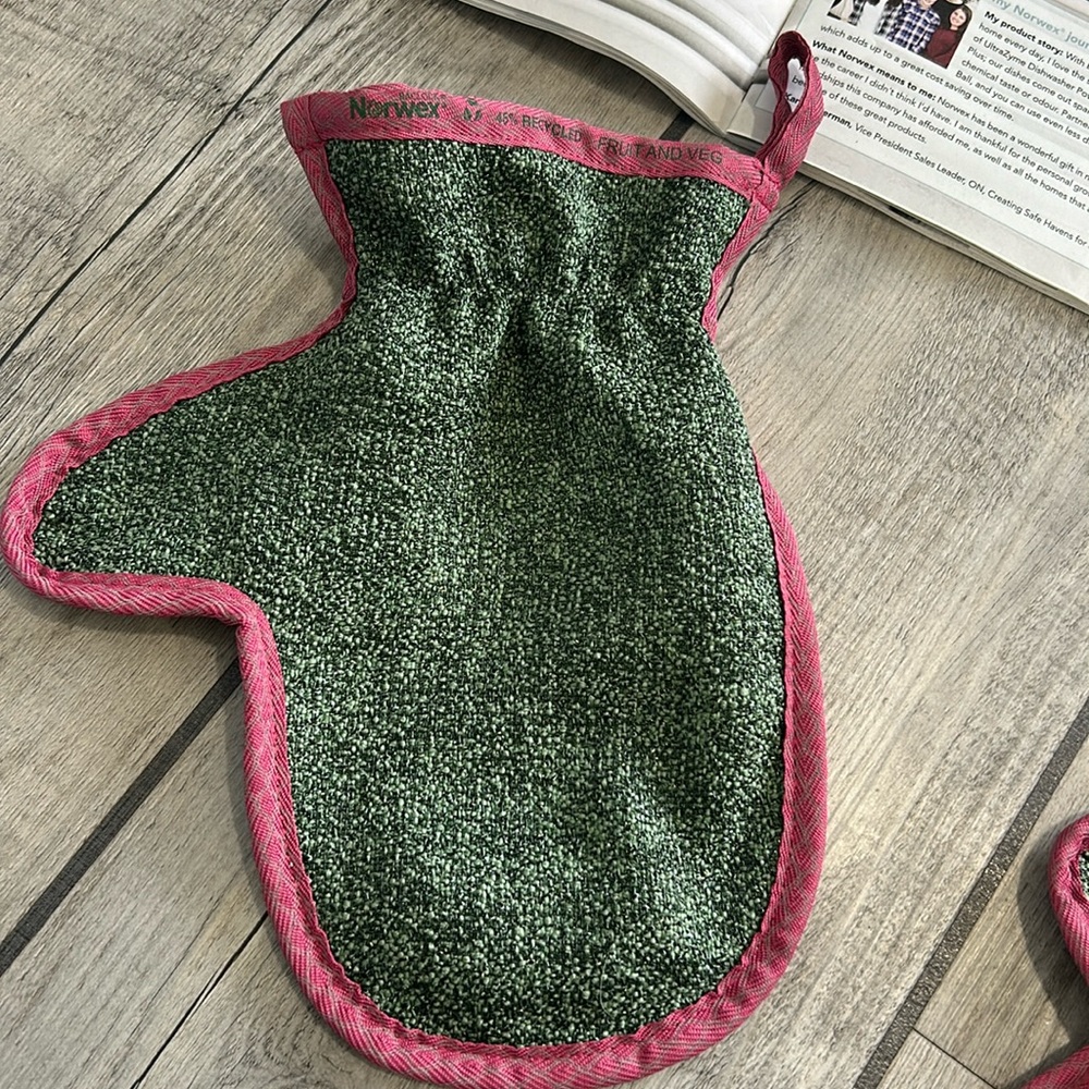 COPY - Norwex veggie scrub mitt